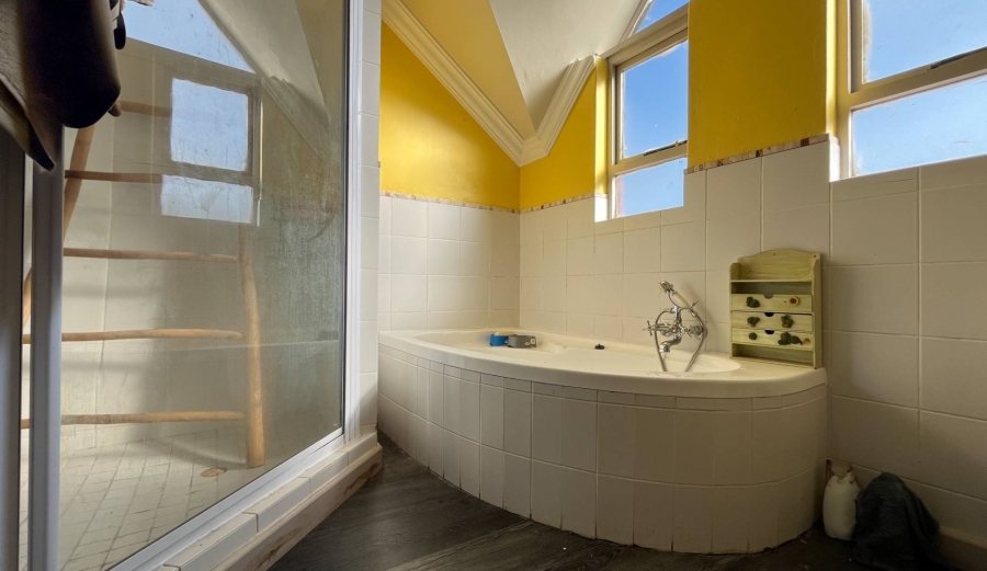 6 Bedroom Property for Sale in Herolds Bay Western Cape